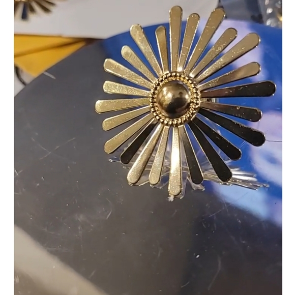 Golden Flower Girl ring - Picture 6 of 6